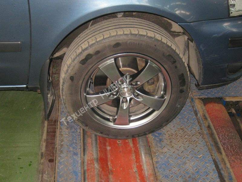 Подвеска автомобиля проверяется на стенде